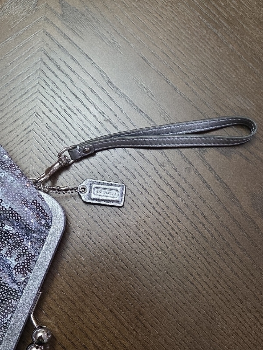 Coach Limited Edition Silver Sequin Kiss-Lock Wristlet Clutch With Hangtag - Picture 13 of 14